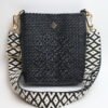 Bandolera Negra – Elegancia y Funcionalidad en un Solo Diseño