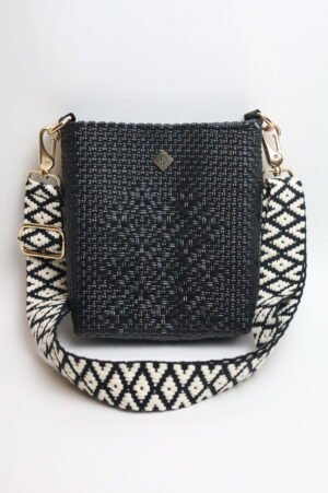 Bandolera Negra – Elegancia y Funcionalidad en un Solo Diseño