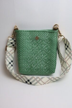 Bandolera Verde Olivo – Estilo, Comodidad y Funcionalidad