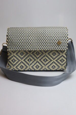 Cross Body Plata con Beige – Bolso Moderno y Sofisticado