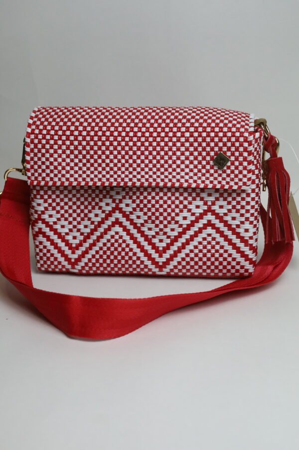 Cross Body Blanca Roja – Bolso Moderno y Versátil