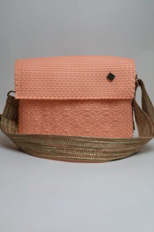 Cross Body Coral – Diseño Compacto y Moderno