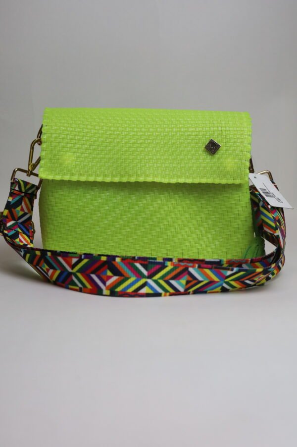 Cross Body Verde Fosforescente – Diseño Moderno y Tamaño Ideal