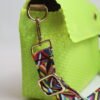 Cross Body Verde Fosforescente – Diseño Moderno y Tamaño Ideal