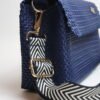 Cross Body Azul – Diseño Moderno y Tamaño Ideal