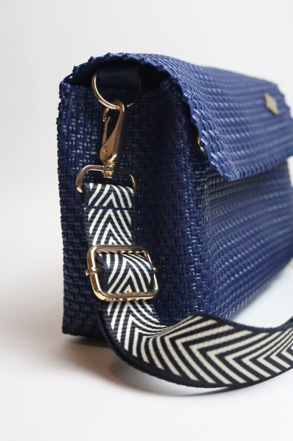 Cross Body Azul – Diseño Moderno y Tamaño Ideal