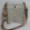 Bandolera Blanca con Dorado – Elegancia y Estilo Compacto