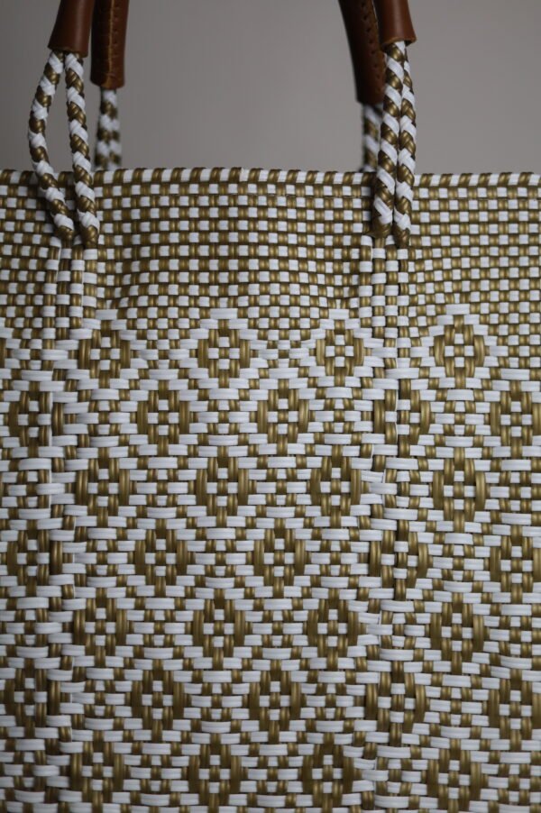 Frida Mediana Artisan Bag – White & Gold Handwoven Mexican Bag