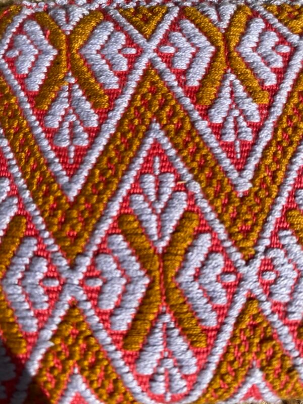 Cartera naranja con blanco y rosa